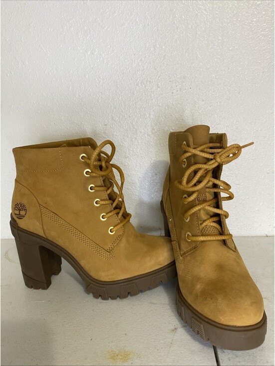 Timberland Shoes - Timberland Women's Tan Suede Boots Size 7 Used 1x